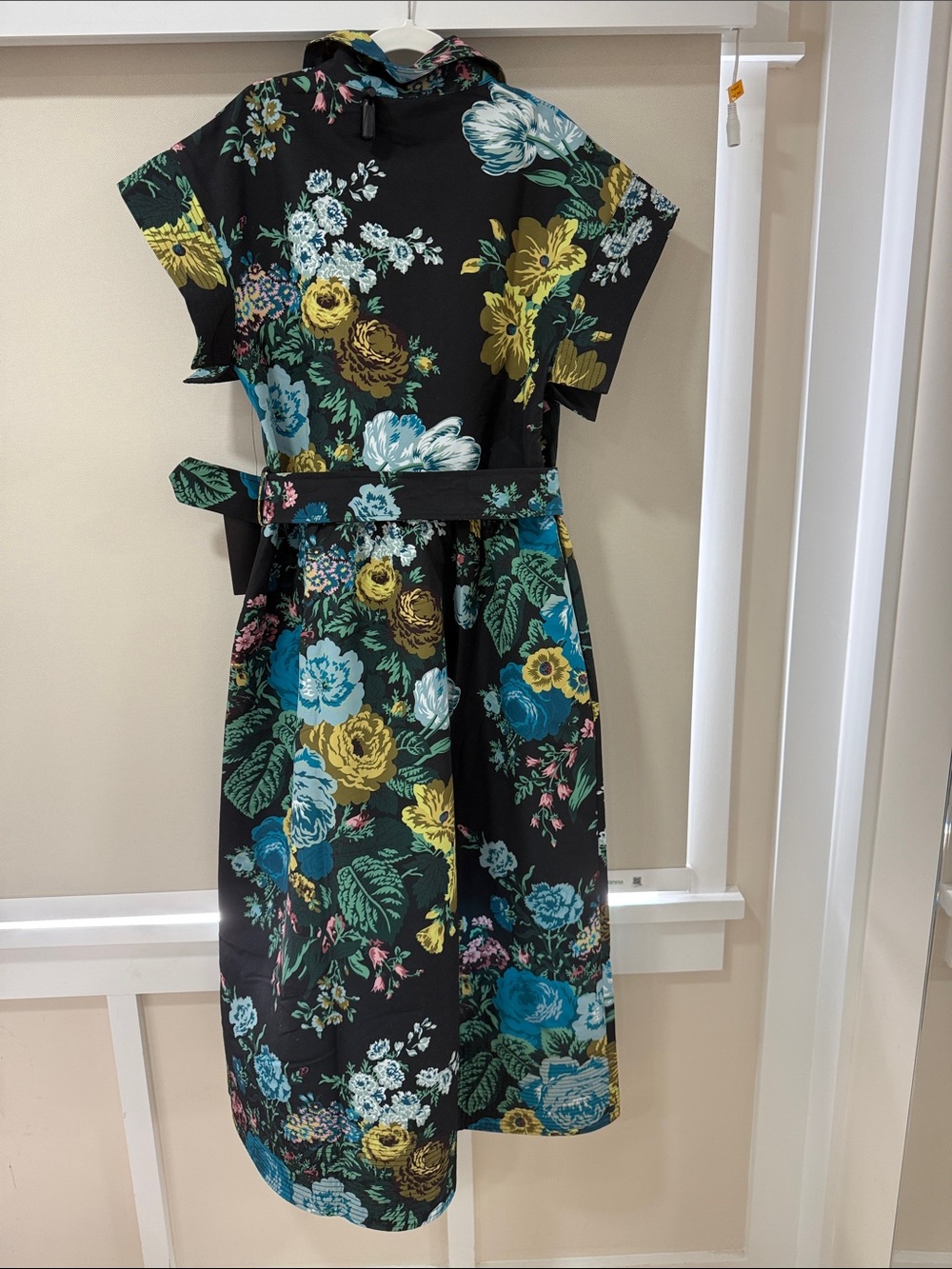 Tuckernuck - Black & Multicolor Floral Button Front Belted Short Sleeve Dress - Picture 6 of 9